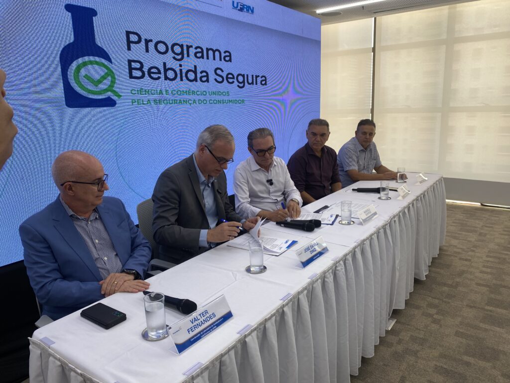 UFRN e Fecomércio firmam cooperação para testagem de metanol, por meio de projeto na Funpec