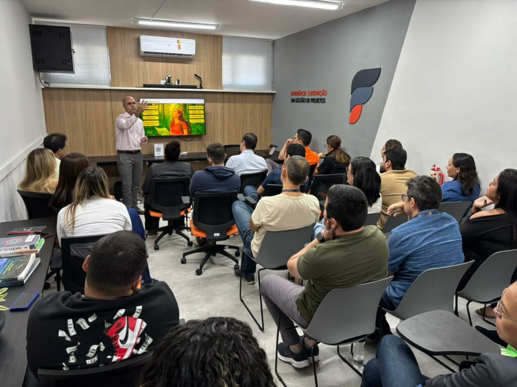 Funpec promove palestra sobre ciência e felicidade para colaboradores